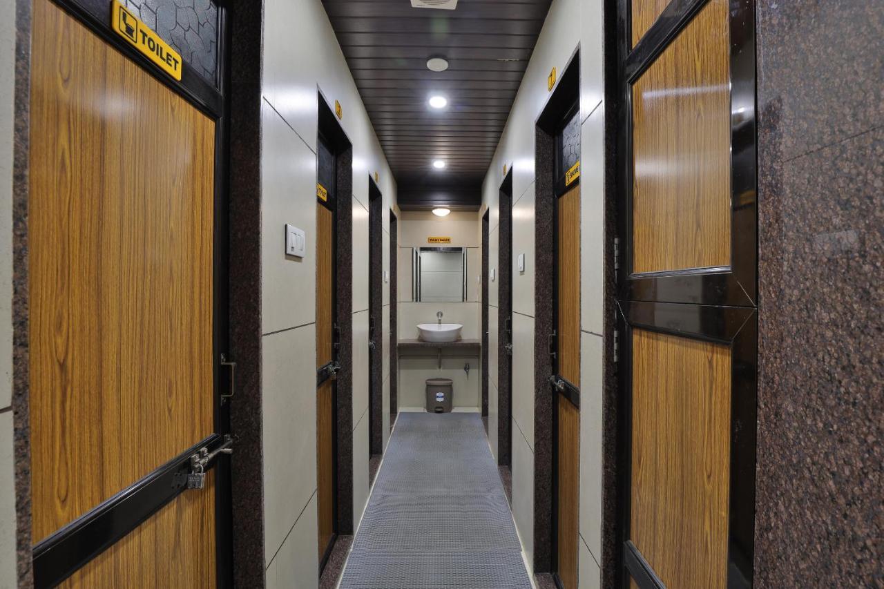 Rest Inn Dormitory Vadodara Eksteriør bilde