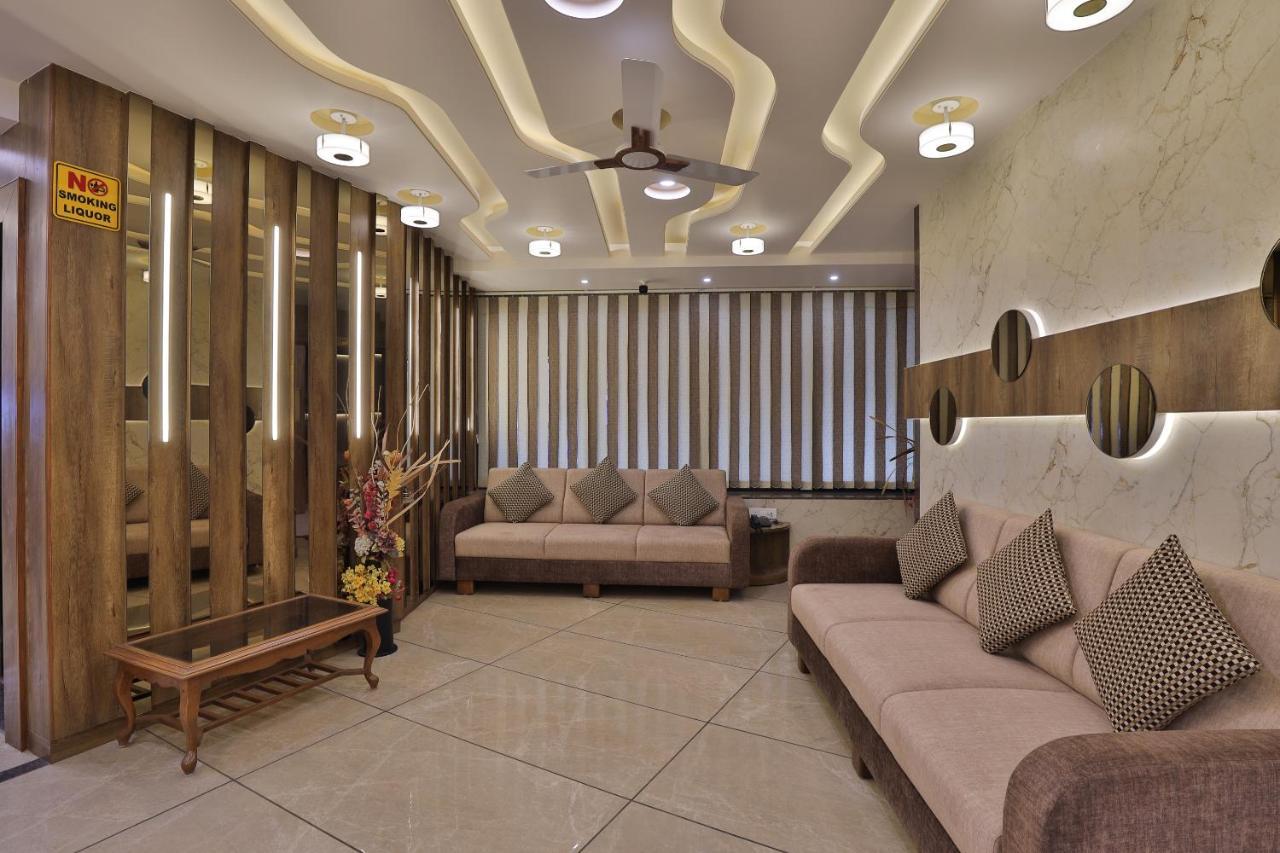 Rest Inn Dormitory Vadodara Eksteriør bilde