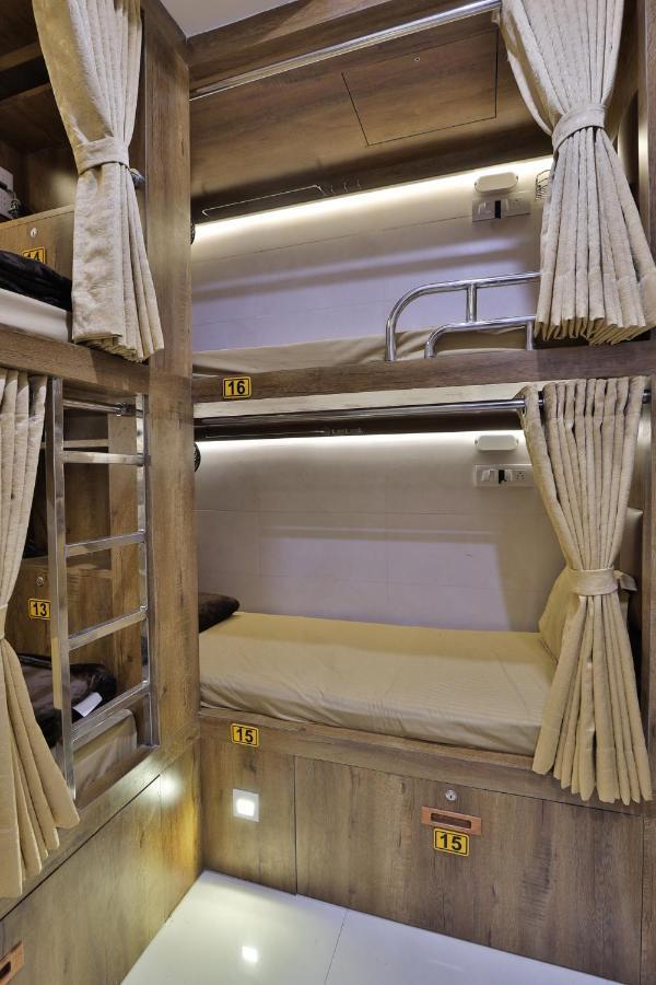 Rest Inn Dormitory Vadodara Eksteriør bilde