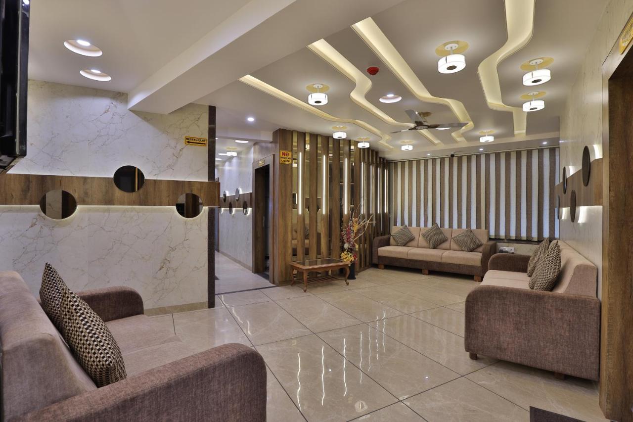 Rest Inn Dormitory Vadodara Eksteriør bilde
