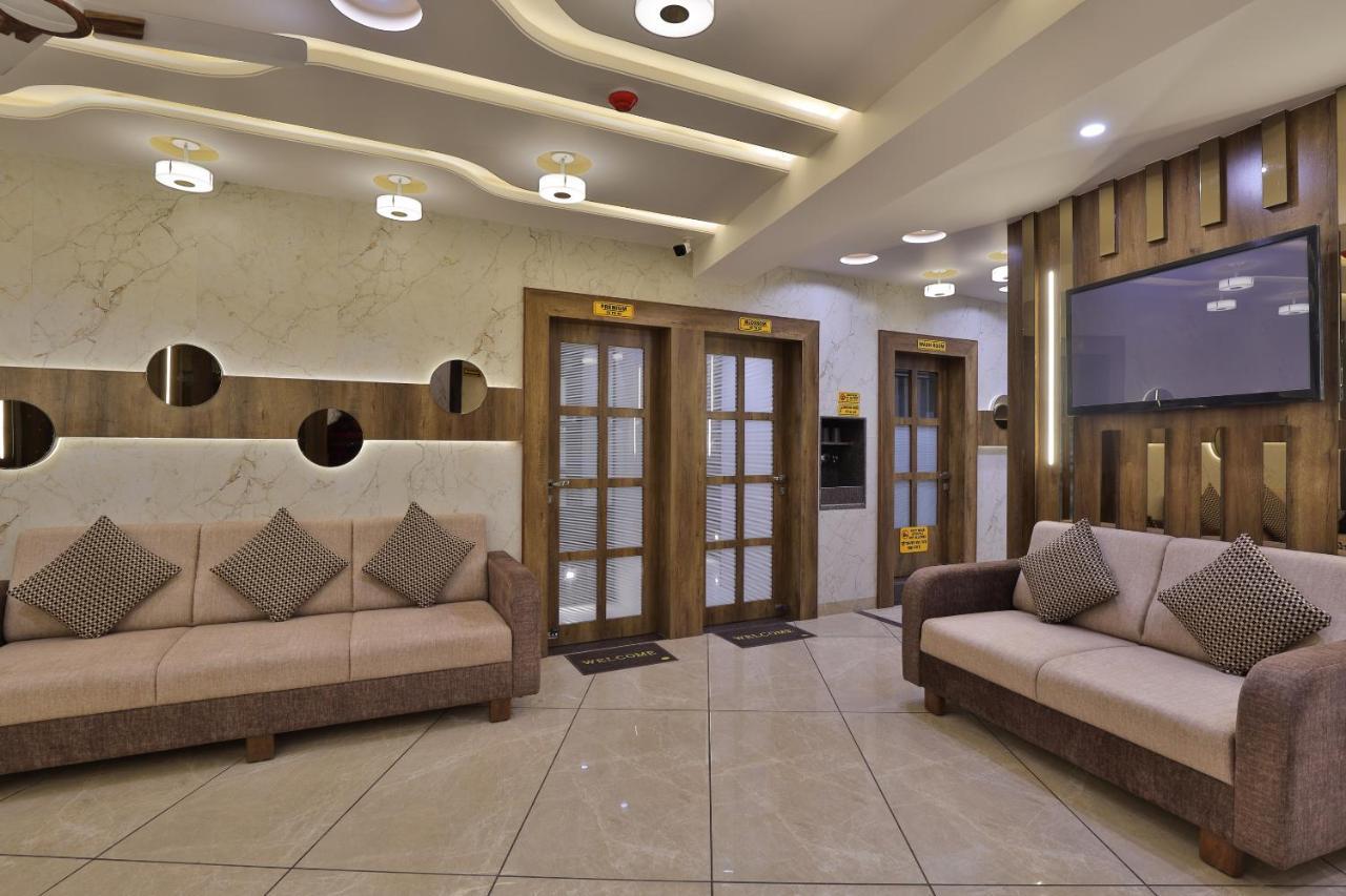 Rest Inn Dormitory Vadodara Eksteriør bilde
