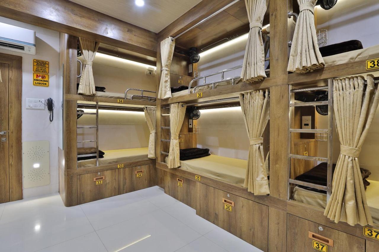 Rest Inn Dormitory Vadodara Eksteriør bilde