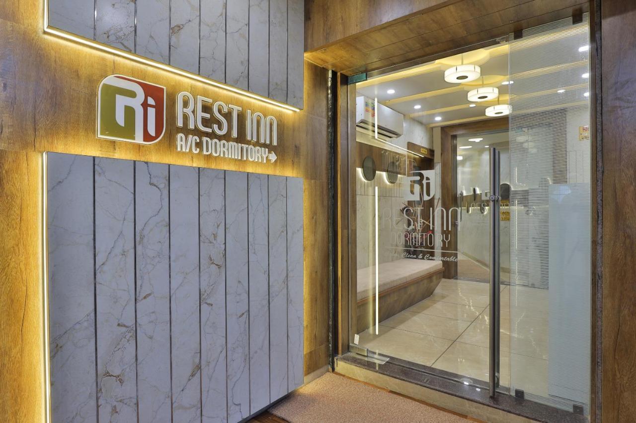 Rest Inn Dormitory Vadodara Eksteriør bilde